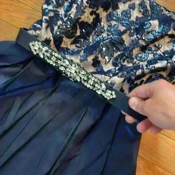 Vince Camuto, navy ball gown, size 4 - Picture 3 of 13